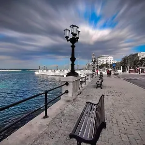 Apartament Dream House Toti - Near Railway Station Renewed, Bari
